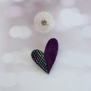 broche cœur "Be love" violet et multicolore holographique