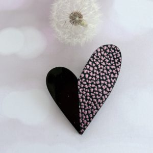 broche cœur "Be love" pourpre glacé et noir et rose