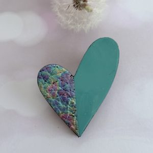 broche cœur "Be love" vert turquoise et multicolore irisé