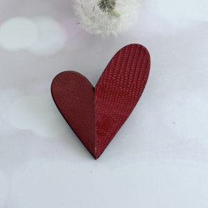 broche cœur "Be love" rouge carmin et rouge effet serpent