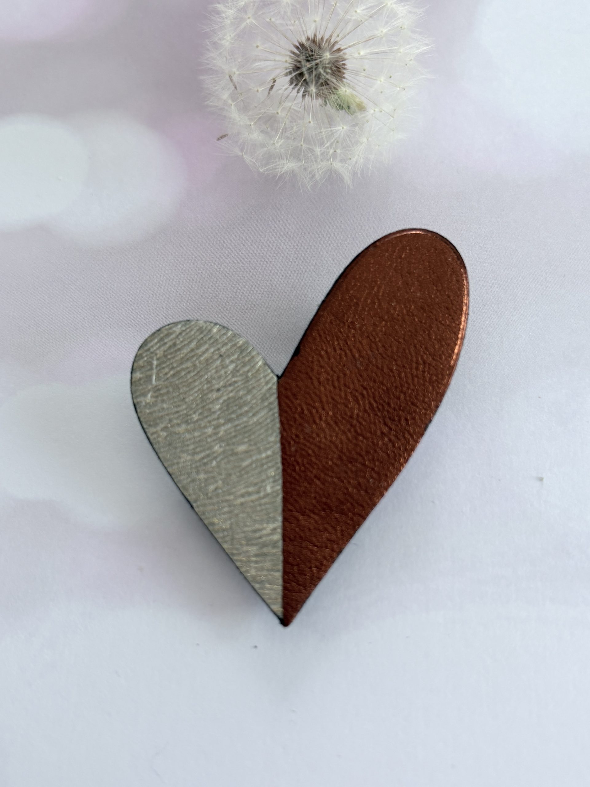 broche cœur "Be love" mordoré et grège pailleté